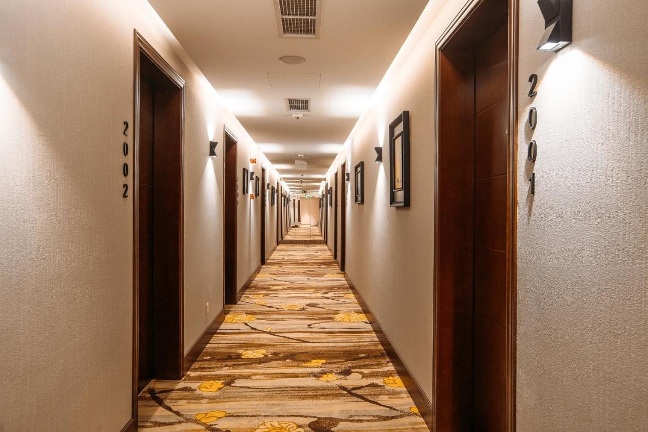 Horizont Hotel Tiflis Exterior foto